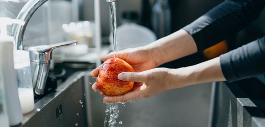 Pestizide in Obst: Abwaschen entfernt nicht alle Rückstände