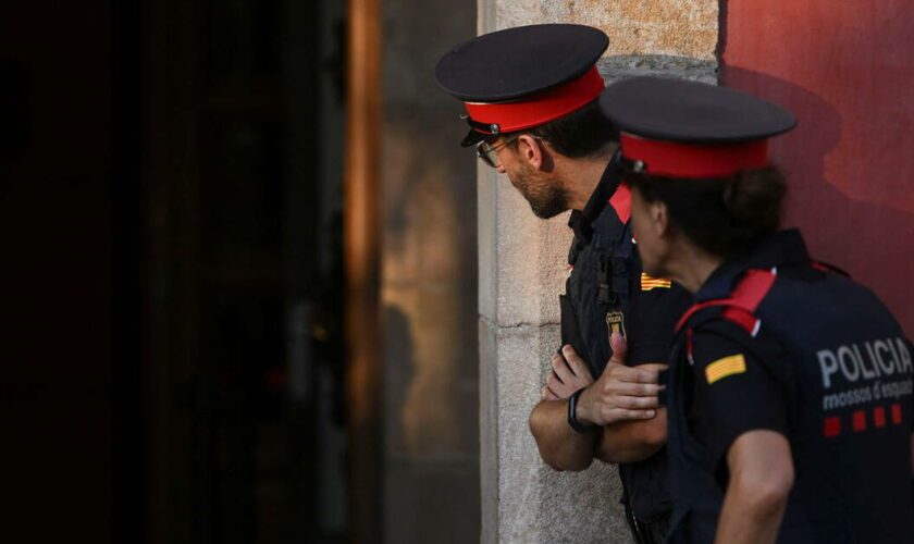 Après son passage express à Barcelone, Carles Puigdemont aurait réussi à quitter l’Espagne