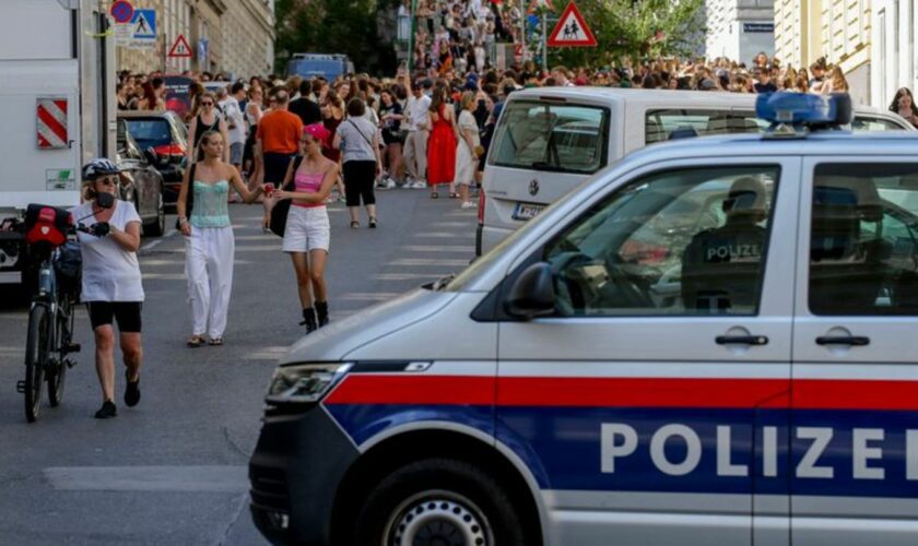 Die Polizei ist auch im Stadtgebiet nach den Terrorplänen besonders wachsam. Foto: Heinz-Peter Bader/AP/dpa