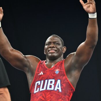 Le lutteur cubain Mijain Lopez après sa victoire en demi-finale des 130 kg (greco-romaine) contre l'Azerbaïdjanais Sabah Saleh Shariati, aux JO de Paris, le 5 août 2024