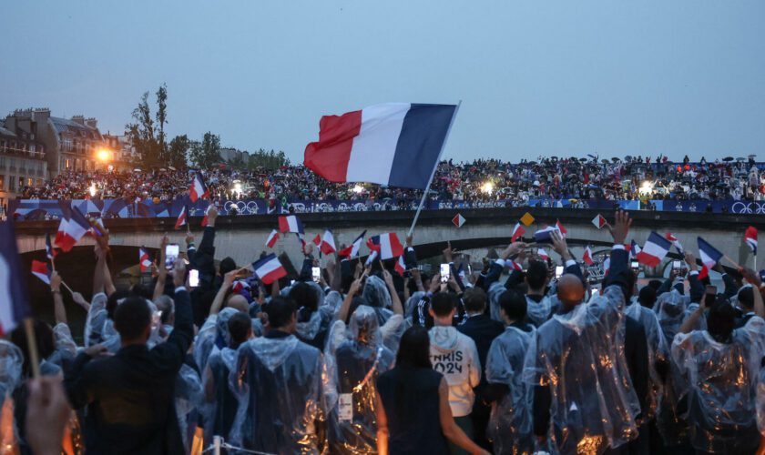 Cérémonie de clôture des JO 2024 : Léon Marchand et Pauline Ferrand-Prévot seront les porte-drapeaux français