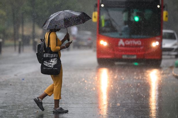 UK weather: New Met Office maps show thunderstorms to hit while temperatures soar to 33C