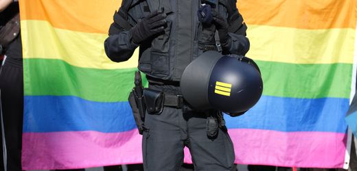 CSD Frankfurt und Bautzen: Zwischen Partystimmung und Angst - LGBTQ+ Paraden im Fokus