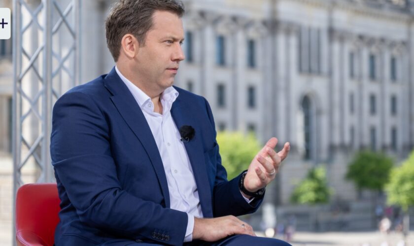 TV-Kritik Sommerinterview: SPD-Vorsitzender Klingbeil hofft auf Merz