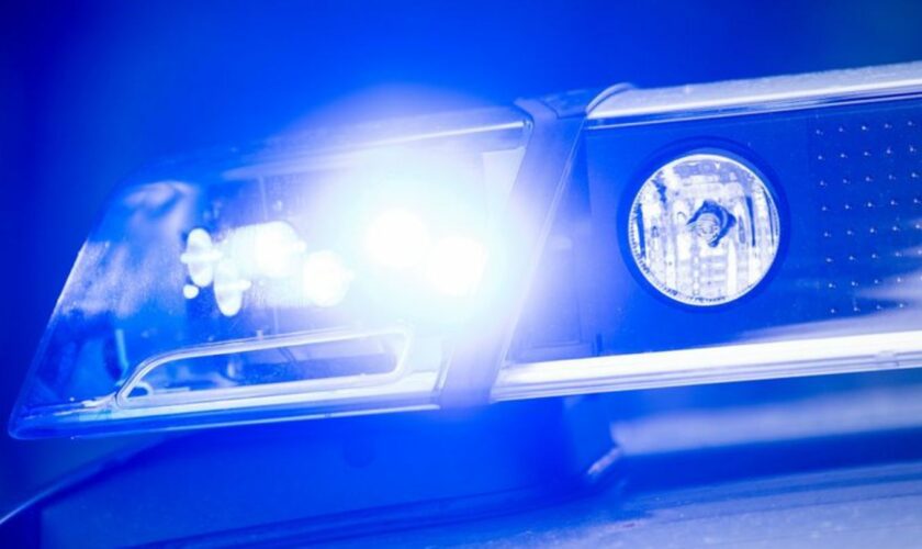 Ein Mann hat in Kempten Nachbarn mit einem Dolch bedroht und dadurch einen Großeinsatz der Polizei inklusive Unterstützung von S