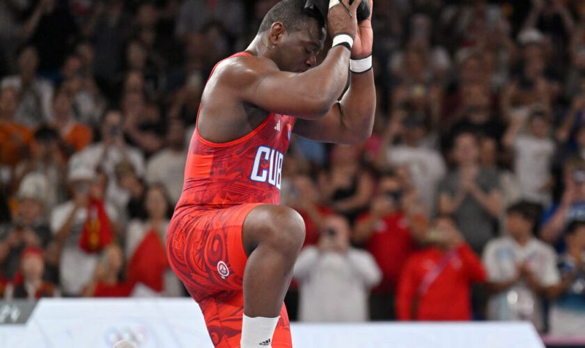 EN IMAGES - JO de Paris 2024 : les athlètes face au mur du frisson