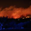 En Grèce, de violents incendies entraînent des ordres d'évacuation près d'Athènes