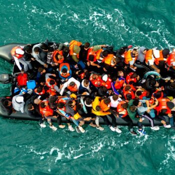 More than 700 migrants arrived in UK in 11 boats in a single day, new figures show