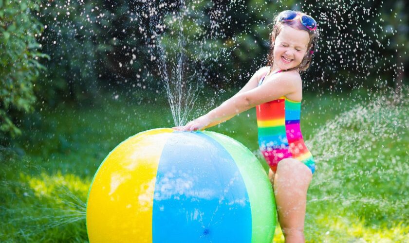 Wasserspielzeug ist im Sommer besonders beliebt