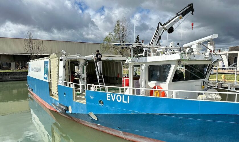 Électrique et solaire, ce bateau remplace de nombreux camions de livraison à Lyon