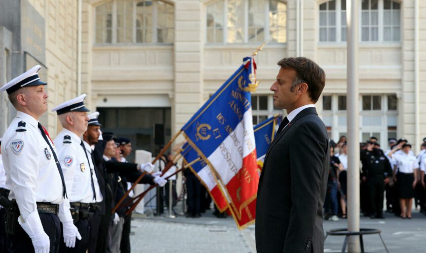 Emmanuel Macron reprend son marathon mémoriel en attendant le retour à la politique