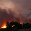 Gewaltige Feuerfront – Tausende Menschen müssen vor Flammen flüchten