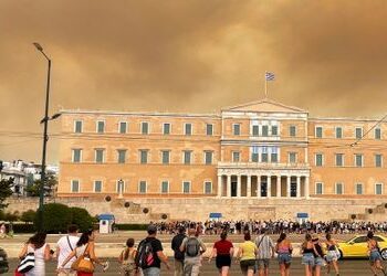 Griechenland: Waldbrand bedroht Athen - EU-Hilfe unterwegs