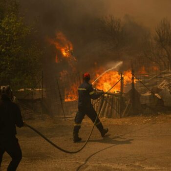 Incendie en Grèce : l’UE appelée en renfort, la France envoie 180 pompiers