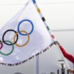 Le drapeau olympique arrive à Los Angeles, sous "pression" après la réussite des Jeux de Paris