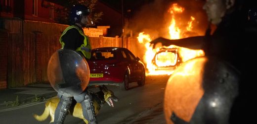 Großbritannien: 13-Jährige bekennt sich nach rechtsextremer Randale schuldig