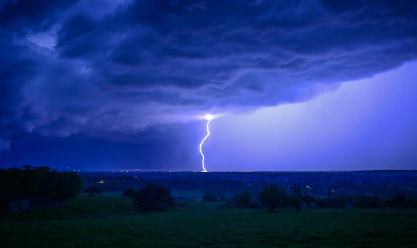 Orages violents : 28 départements en vigilance orange du Sud-Ouest à l’Est, 4 pour des risques d’inondations