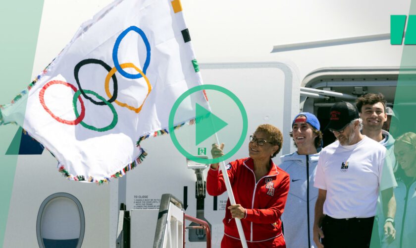 JO 2028 : le drapeau olympique est arrivé à Los Angeles avec la pression de faire des « jeux pour tous »