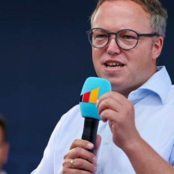 Der CDU-Politiker Mario Voigt will Ministerpräsident in Thüringen werden und die AfD überholen. Doch laut Umfragen ist der Absta