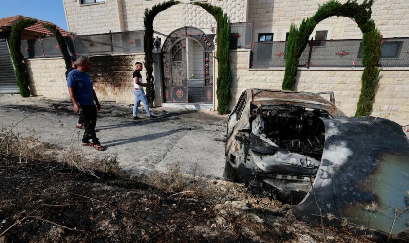 Le président israélien Isaac Herzog a "condamné fermement" jeudi soir une attaque de colons juifs contre une localité palestinienne de Cisjordanie occupée ayant fait un mort et un blessé grave selon l'Autorité palestinienne.