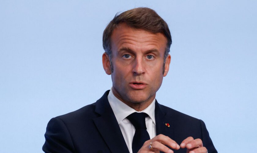 Emmanuel Macron recevra les chefs de groupe parlementaire et de parti le 23 août pour une série de consultations