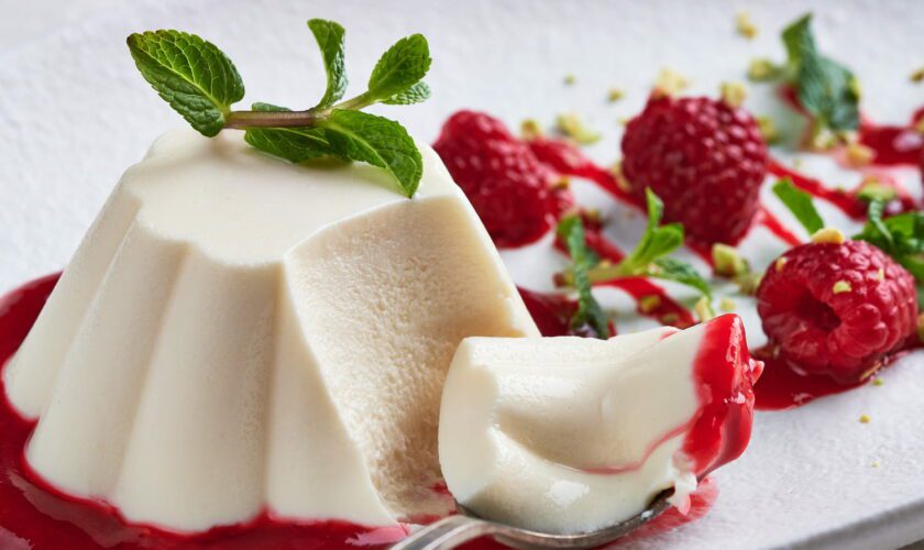 Ce chef italien dévoile la recette de la meilleure panna cotta, sa texture est parfaite