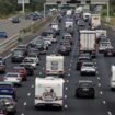 Bison futé voit rouge sur la route des vacances, avec déjà 1 000 km de bouchons ce samedi