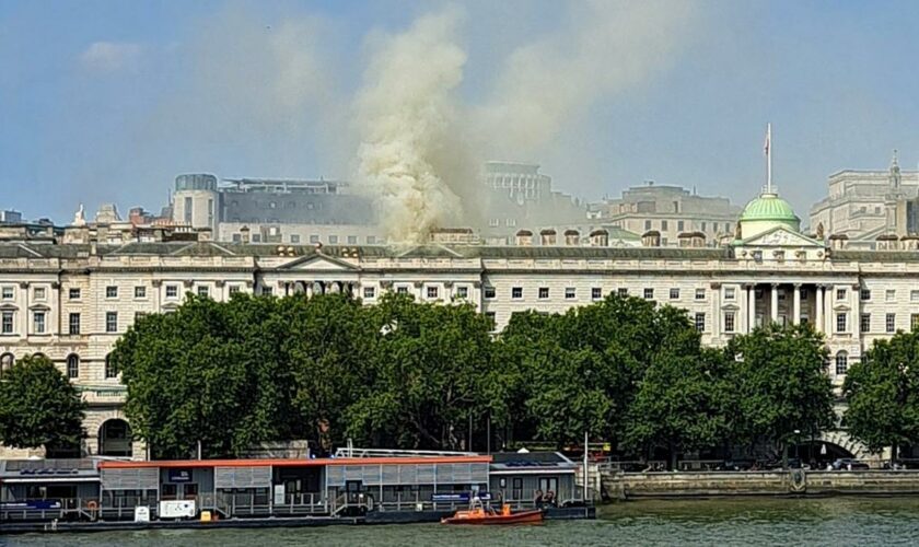 Feuer im historischen Somerset House ausgebrochen