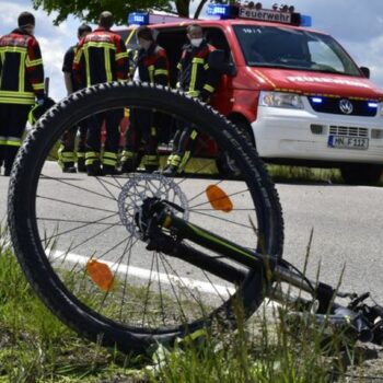 Ein 76-jähriger Radfahrer ist im Kreis Würzburg von einem Auto erfasst worden und gestorben. (Symbolbild) Foto: Nicols Schäfers/