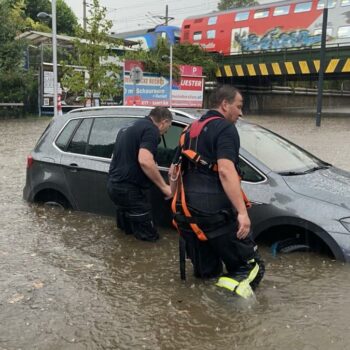 Wassermassen in Wien – Frau unter Bus geschwemmt