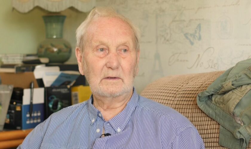 'Am I going to get through winter?': Roy, 90, says he will shower once a week to cope with cost of energy