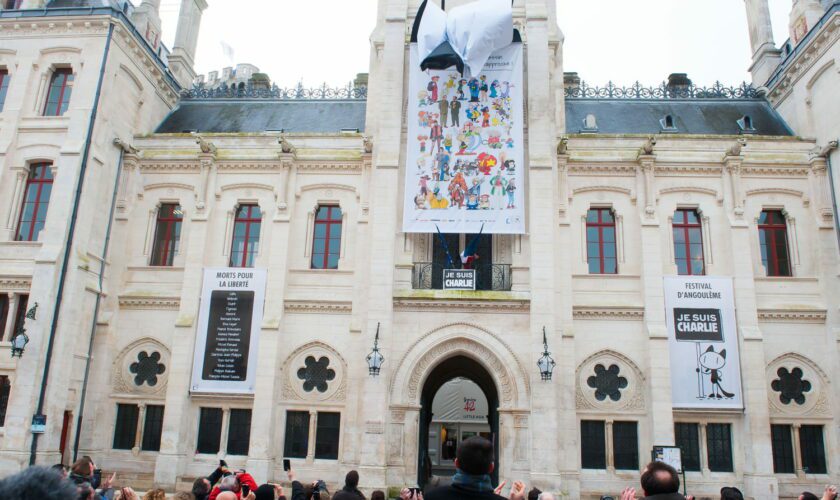 Attaque de la mairie d'Angoulême : treillis militaire, inscription en arabe, dépression... Le profil de l'assaillant interroge