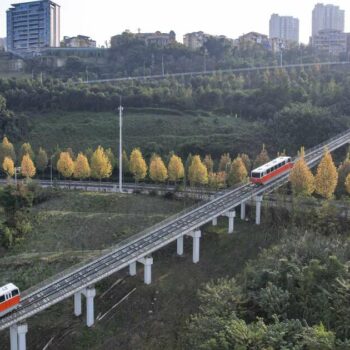 Tramway, métro, chemins de fer : en Chine, les transports publics deviennent un “lourd fardeau”