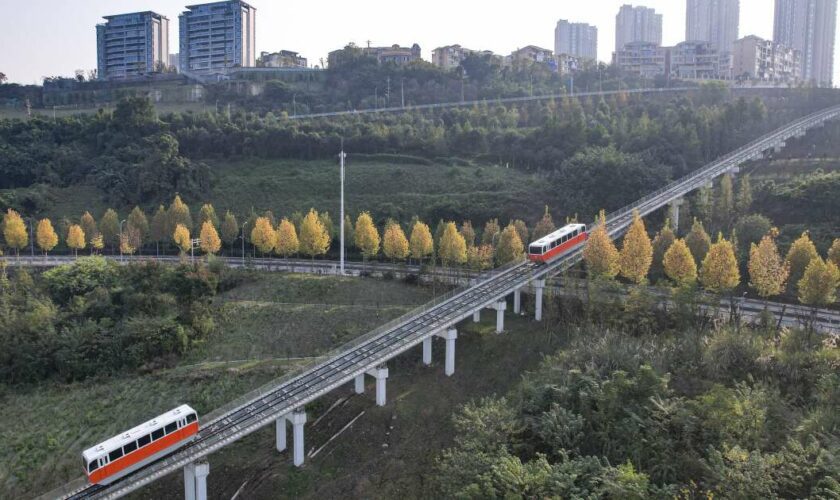 Tramway, métro, chemins de fer : en Chine, les transports publics deviennent un “lourd fardeau”