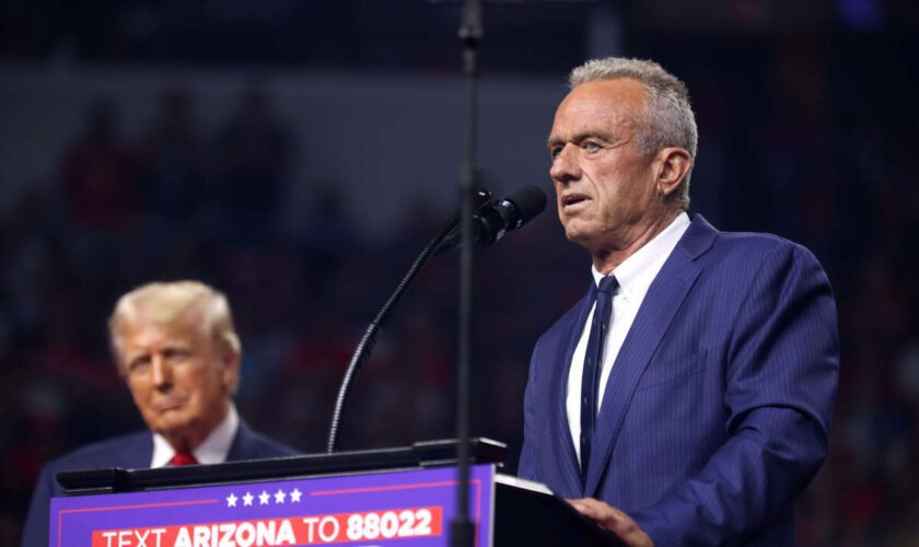 Robert F. Kennedy Jr jette l’éponge et soutient Trump pour la Maison Blanche