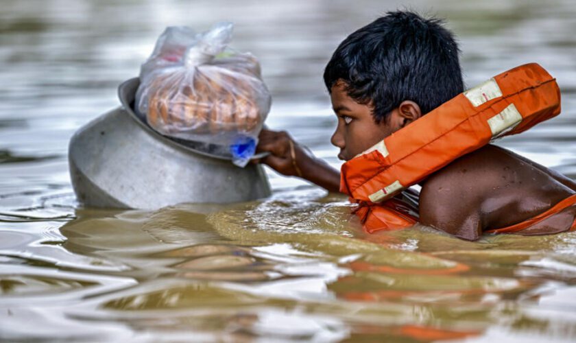 Bangladesh : près de 300 000 personnes réfugiées dans des abris après des inondations