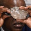 Botswana : découverte d'un diamant de 2 492 carats, le deuxième plus gros au monde