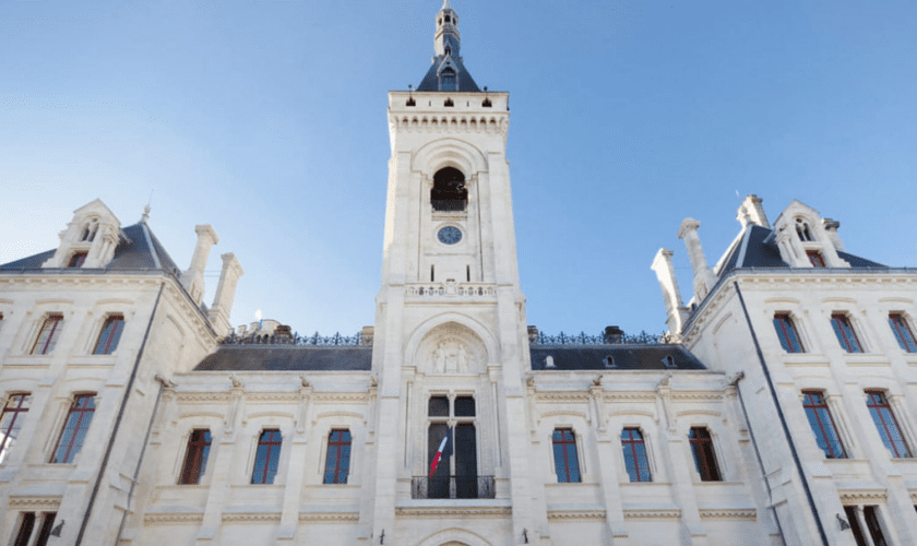 Angoulême : un homme met le feu à la mairie, ce que l'on sait