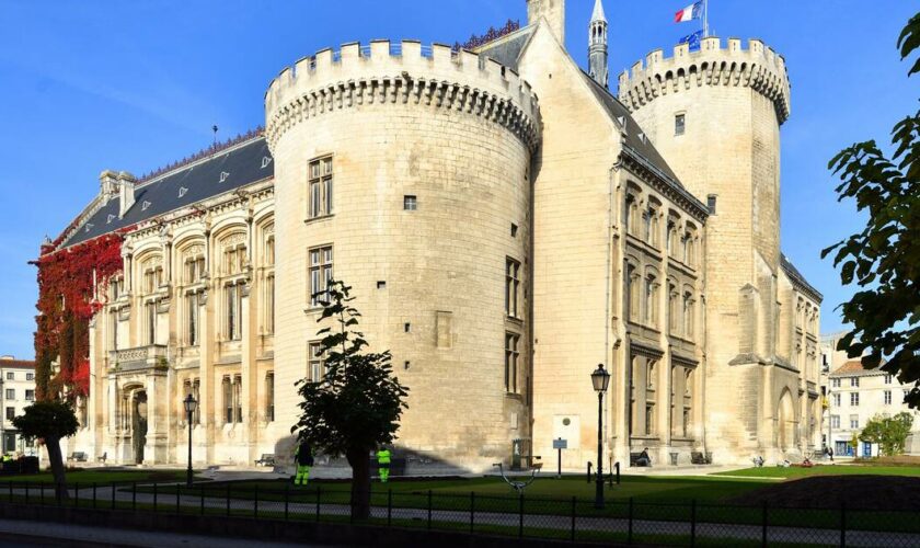 Un homme tente de mettre le feu dans la mairie d’Angoulême