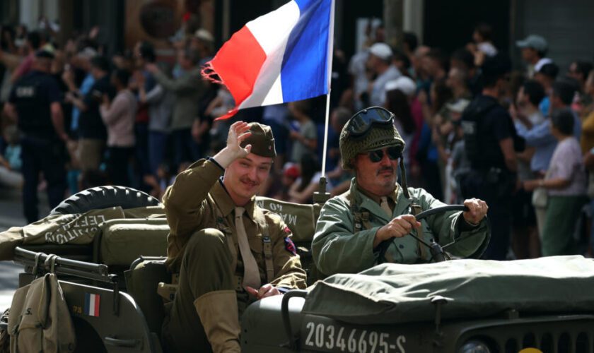 Paris célèbre les 80 ans de sa libération, Macron célèbre une France surmontant ses "divisions"