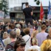 Nach dem Anschlag in Solingen haben verschiedene Gruppierungen in der Innenstadt demonstriert. Foto: Gianni Gattus/dpa