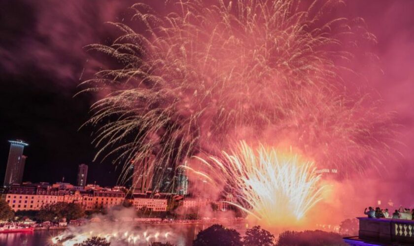 Hunderttausende Menschen sind am Wochenende zum Frankfurter Museumsuferfest an den Main geströmt. Foto: Andreas Arnold/dpa