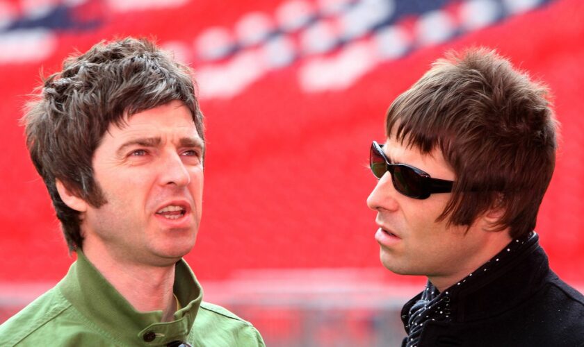 LONDON - OCTOBER 16: L-R Noel and Liam Gallagher attend the Oasis photocall in Wembley Stadium to promote their new album 'Dig out Your Soul' released on October 6, and their two sold out concerts at Wembley Arena, on October 16, 2008 in London, England. (Photo by Dave Hogan/Getty Images)