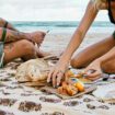 Pourquoi a-t-on particulièrement faim sur la plage? La science l'explique