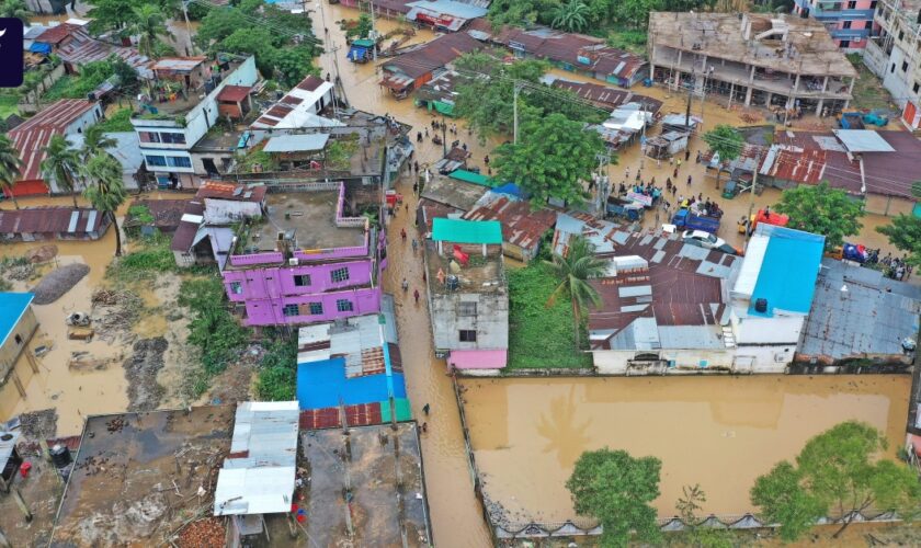 Flut in Bangladesch: Wo die Schornsteine aus dem Wasser ragen