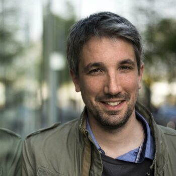 Guillaume Meurice fait sa rentrée sur Radio Nova avec « La Dernière », accompagné d’anciens du « Grand Dimanche Soir »