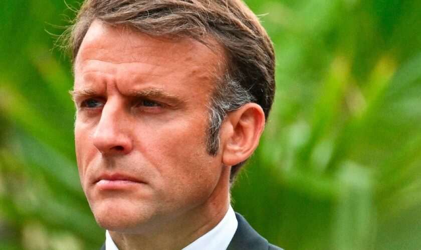 Le président Emmanuel Macron, le 15 août 2024 à Boulouris-sur-Mer, dans le Var