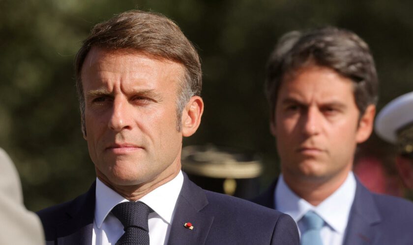 Emmanuel Macron somme (sans le dire) le NFP de se dissoudre, et aggrave la crise