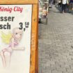 Herabwürdigende Werbung? „Auch Frauen finden das lustig“, erwidert der Betreiber