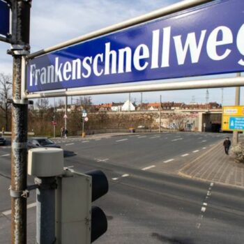 Um den geplanten Ausbau des Frankenschnellwegs in Nürnberg wird bereits seit Jahren gestritten. (Archivbild) Foto: Daniel Karman